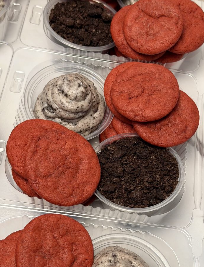 Red Velvet Cookies n’ Cream Dunkaroos